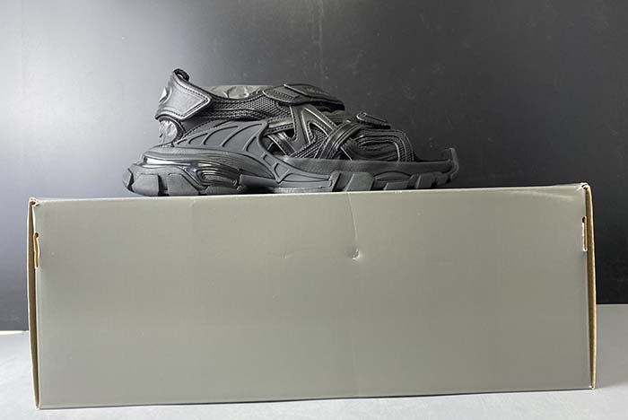 Ba*len*cia*ga track sandal 