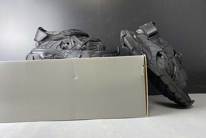 Ba*len*cia*ga track sandal 