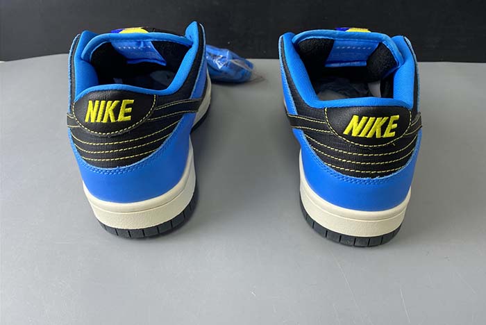 Instant Skateboard x Nike SB Dunk Low CZ5128-400