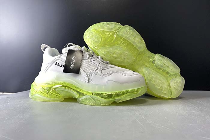 Ba*len*cia*ga triple s trainers clear sole light green 545325 w09o1 9844
