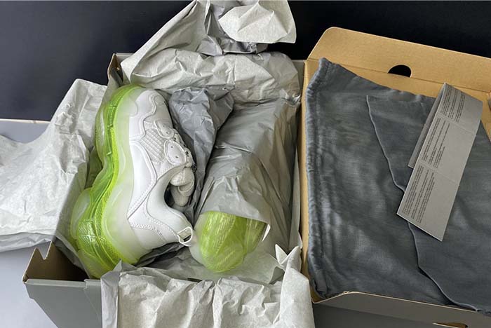 Ba*len*cia*ga triple s trainers clear sole light green 545325 w09o1 9844