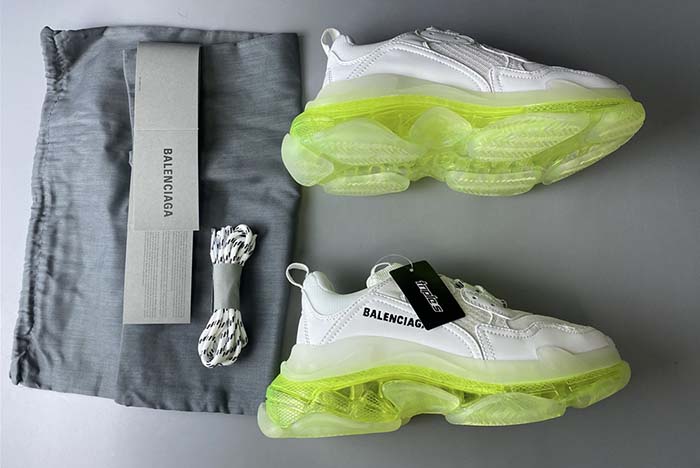 Ba*len*cia*ga triple s trainers clear sole light green 545325 w09o1 9844