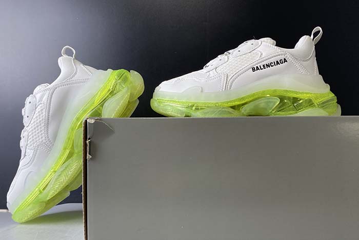 Ba*len*cia*ga triple s trainers clear sole light green 545325 w09o1 9844