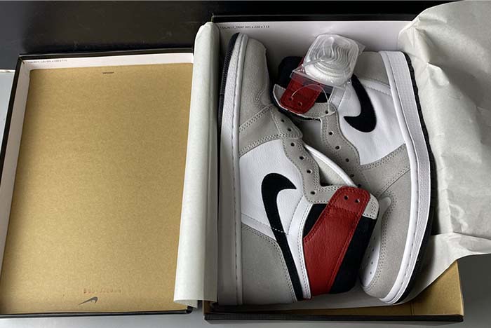 Air Jordan 1 “Light Smoke Grey” 555088-126