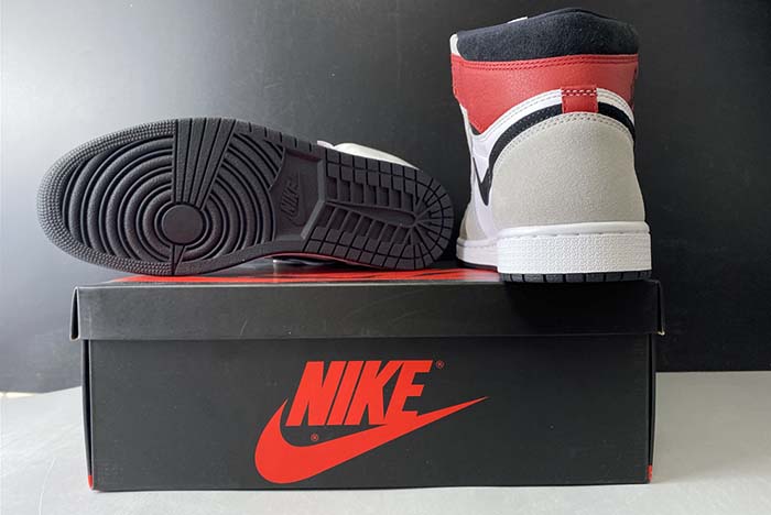 Air Jordan 1 “Light Smoke Grey” 555088-126