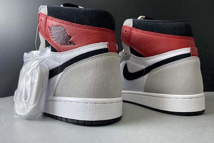 Air Jordan 1 “Light Smoke Grey” 555088-126