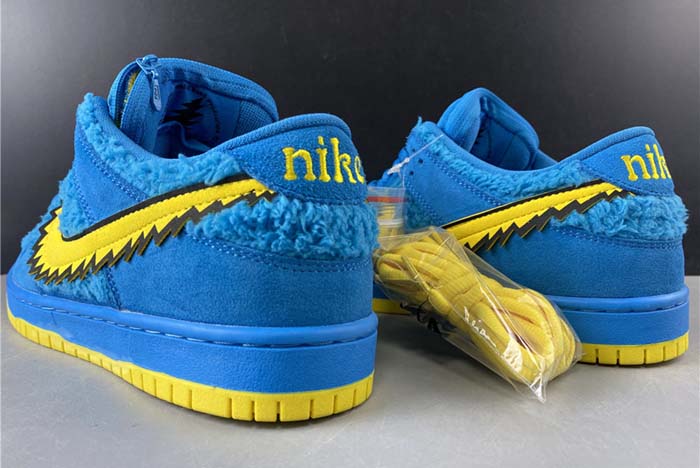 Grateful Dead x Nike SB Dunk Low CJ5378-400