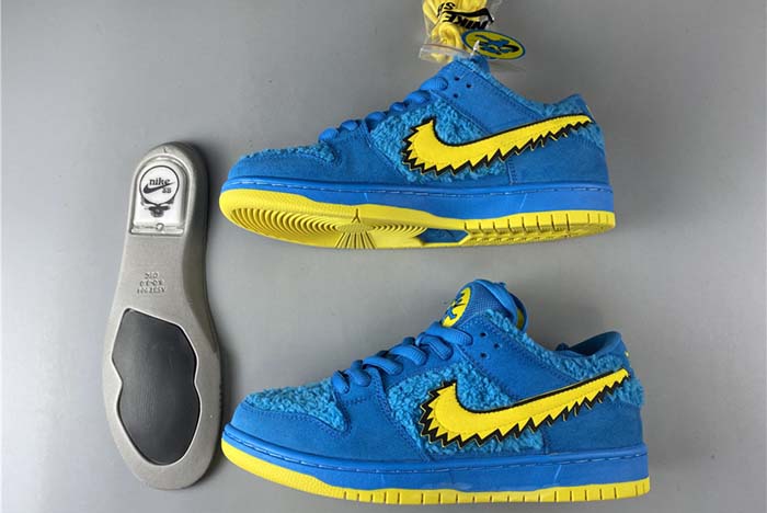 Grateful Dead x Nike SB Dunk Low CJ5378-400