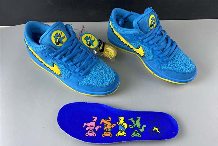 Grateful Dead x Nike SB Dunk Low CJ5378-400