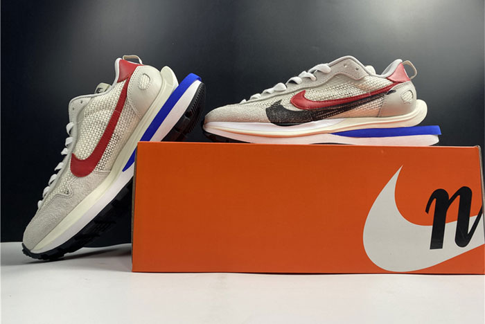 sacai x Nike VaporWaffle 3.0  CV1363-100