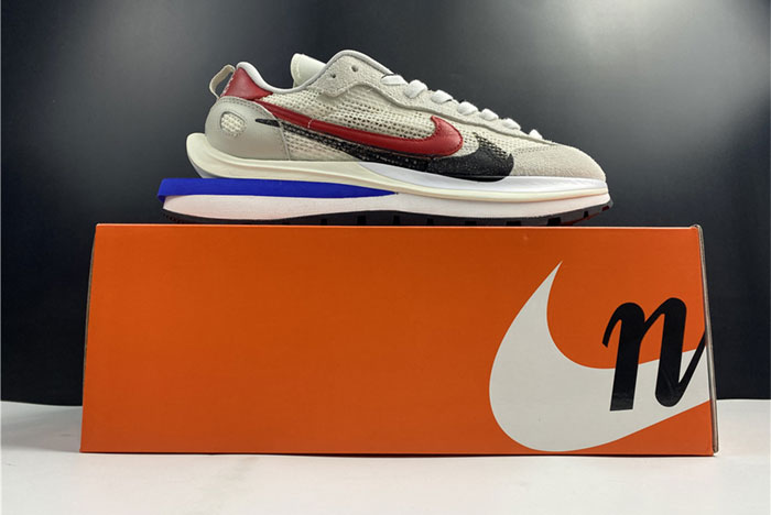 sacai x Nike VaporWaffle 3.0  CV1363-100