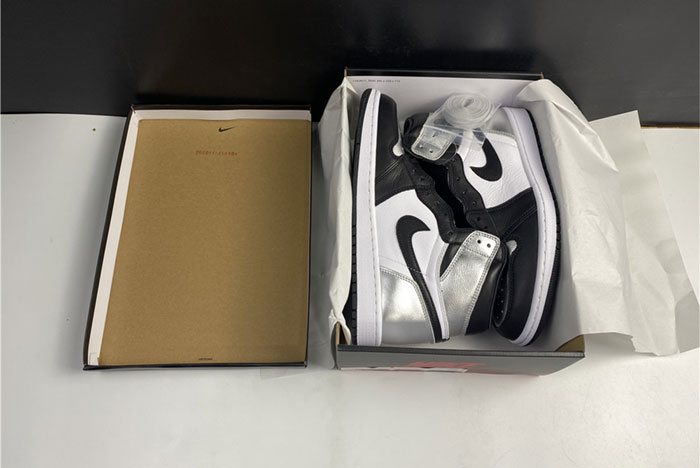 Air Jordan 1 High OG WMNS “Silver Toe” CD0461-001