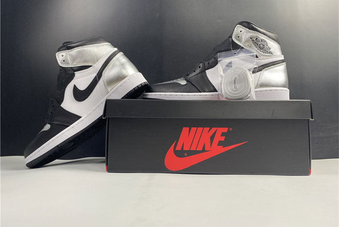 Air Jordan 1 High OG WMNS “Silver Toe” CD0461-001