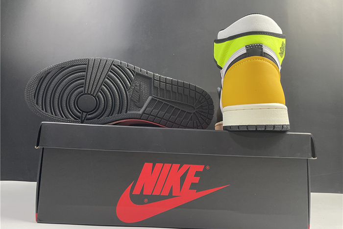 Air Jordan 1 High OG “University Gold 555088-118