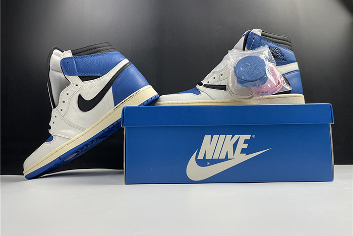 Air Jordan 1 Travis Scott  DH3227-105