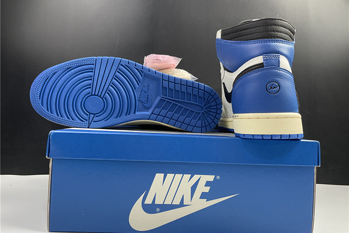 Air Jordan 1 Travis Scott  DH3227-105