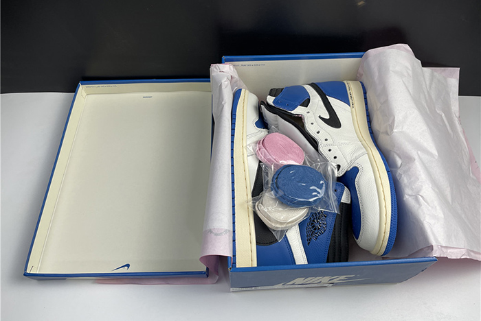 Air Jordan 1 Travis Scott  DH3227-105