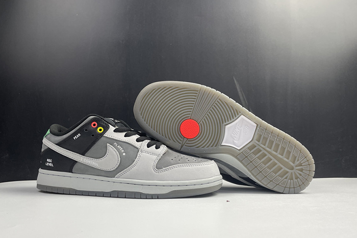 Nike sb dunk “VX1000 Comcorder” CV1659 001