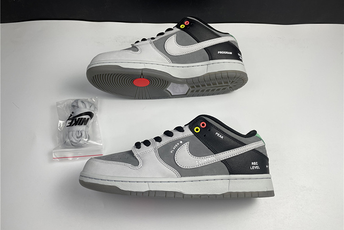 Nike sb dunk “VX1000 Comcorder” CV1659 001