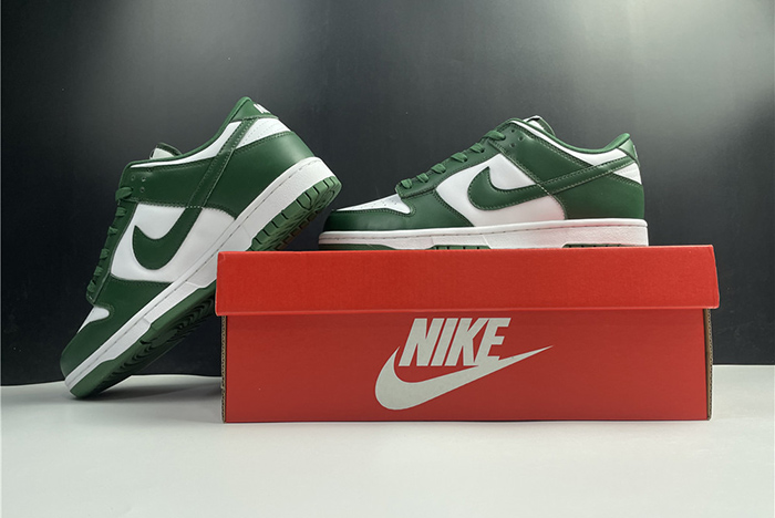 Nike Dunk Low “Team Green”  DD1391-101