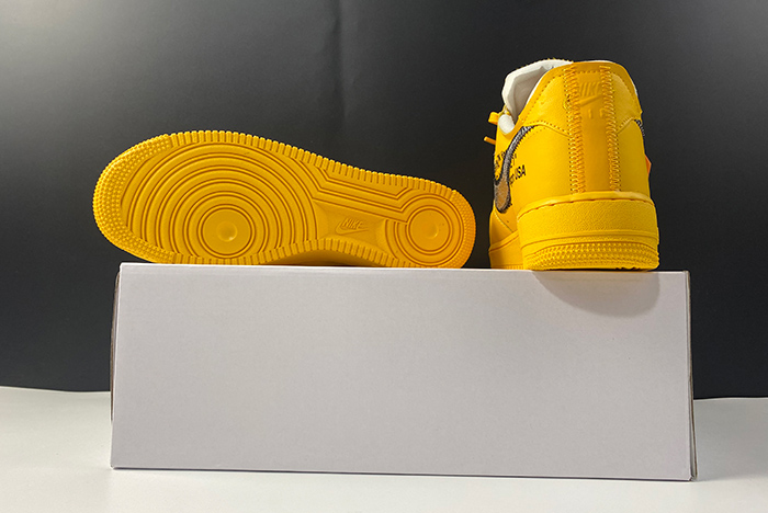 OFF-WHITE NIKE AIR FORCE 1 DD1876-700