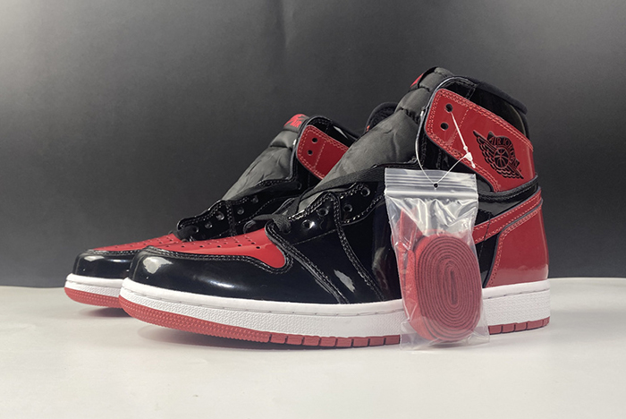 Air Jordan 1 High OG “Bred Patent”  555088-063