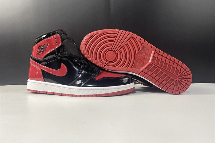 Air Jordan 1 High OG “Bred Patent”  555088-063