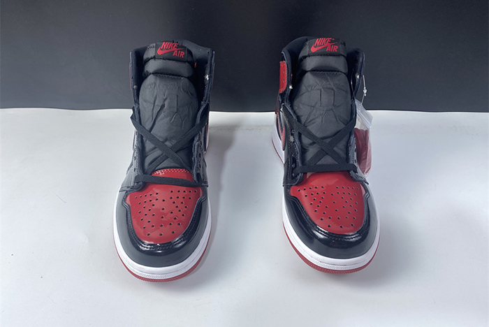 Air Jordan 1 High OG “Bred Patent”  555088-063