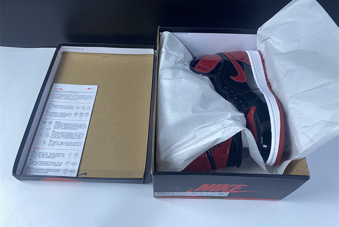Air Jordan 1 High OG “Bred Patent”  555088-063