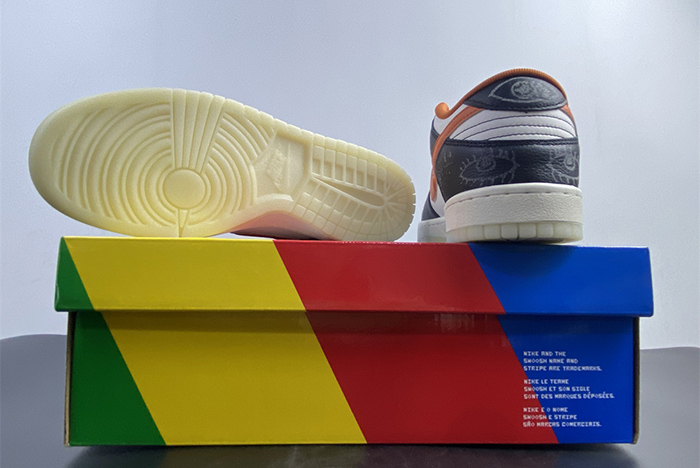 NIKE Dunk SB Low DD3357-100