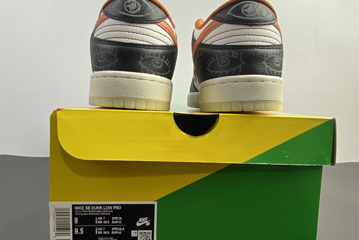 NIKE Dunk SB Low DD3357-100