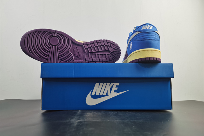 Undefeated x Nike Dunk Low DH6508-400