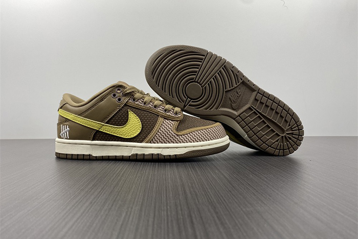 Undefeated x Nike Dunk Low DH3061-200