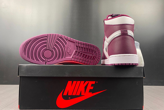 Air Jordan 1 High OG Volt Gold   555088-611