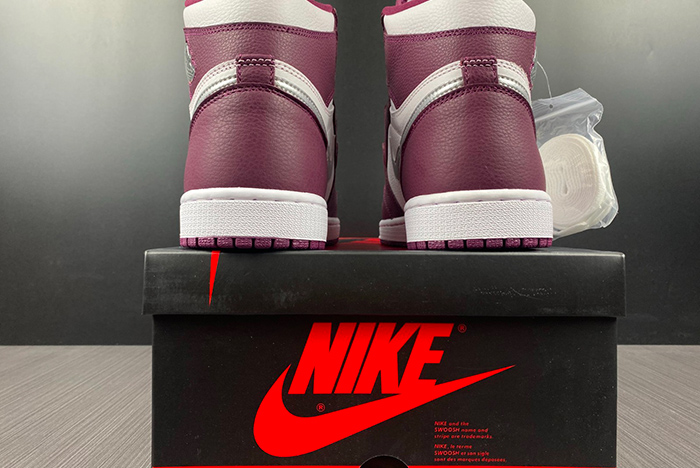 Air Jordan 1 High OG Volt Gold   555088-611