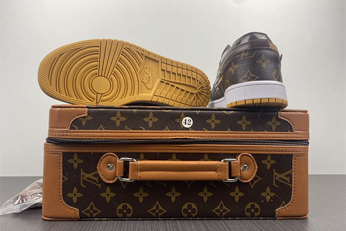 OFF-WHITE x Air Jordan 1 554724-555