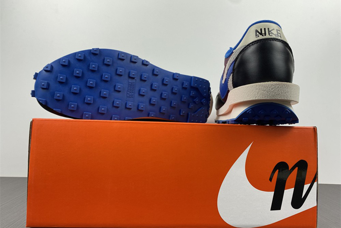 sacai x Nike LDV Waffle DJ4877-600