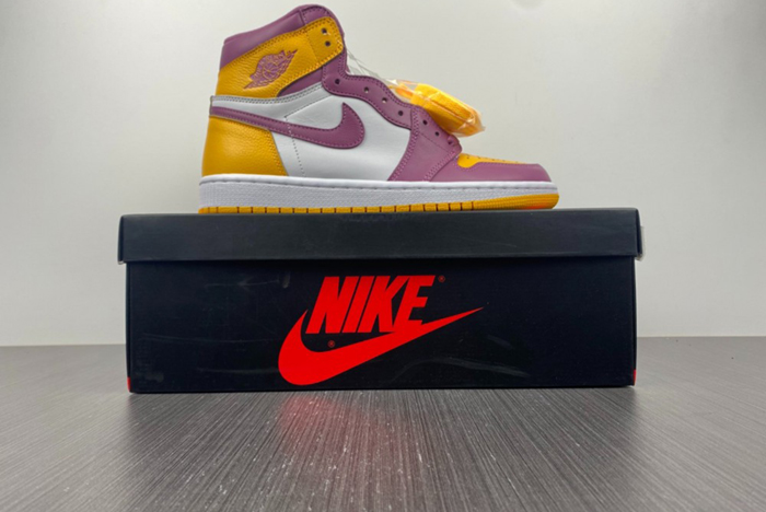 Air Jordan 1 High OG “Brotherhood” 555088-706