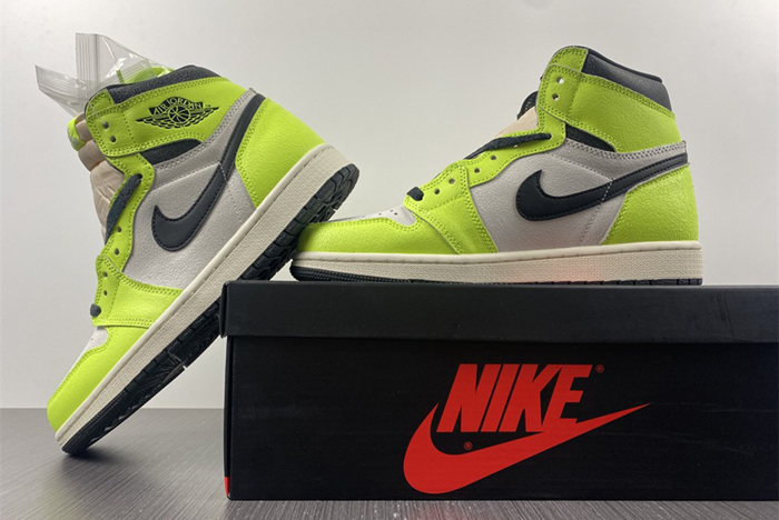 Air Jordan 1 Retro High OG  555088-702