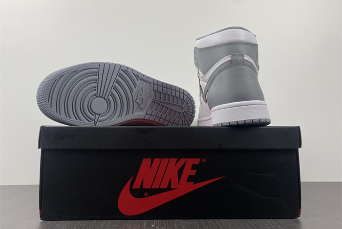Air Jordan 1 High OG ‘Stealth 555088-037