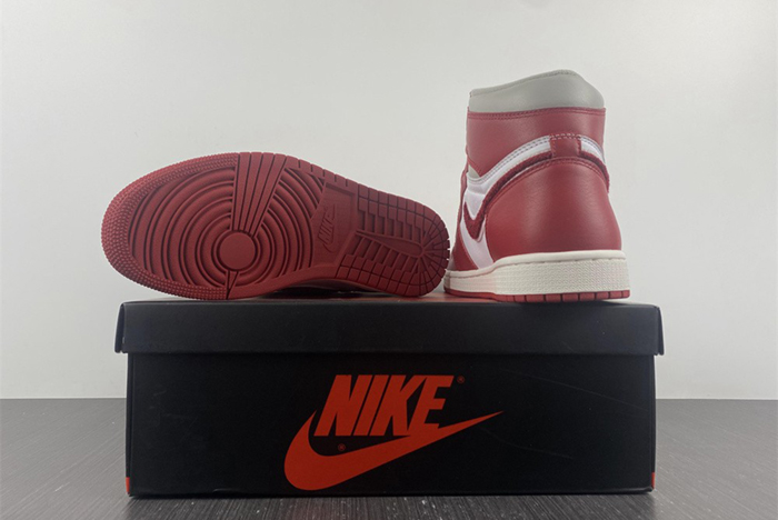 Air Jordan 1 High OG WMNS “Newstalgia”  DJ4891-061