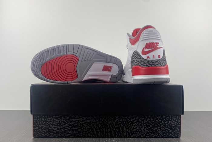 Air Jordan 3 OG “Fire Red” DN3707-160