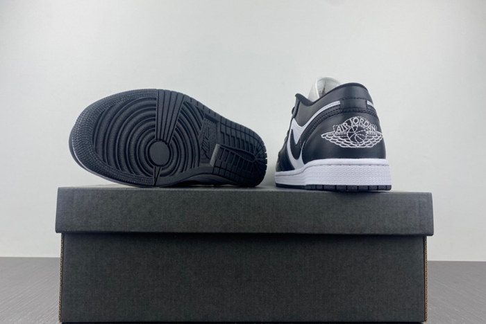 Air Jordan 1 Low “Panda” DC0774-101