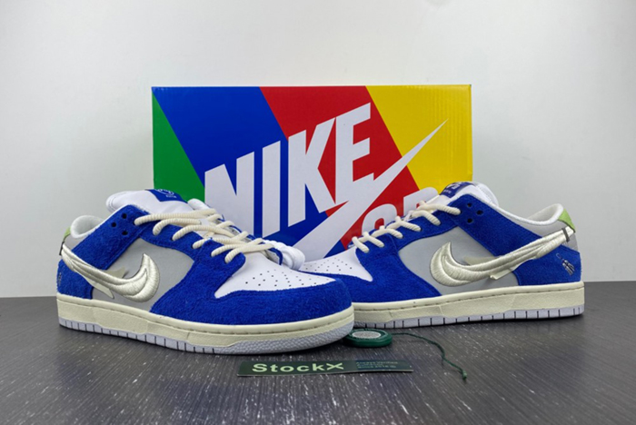 Fly Streetwear x Nike SB Dunk Low DQ5130-400