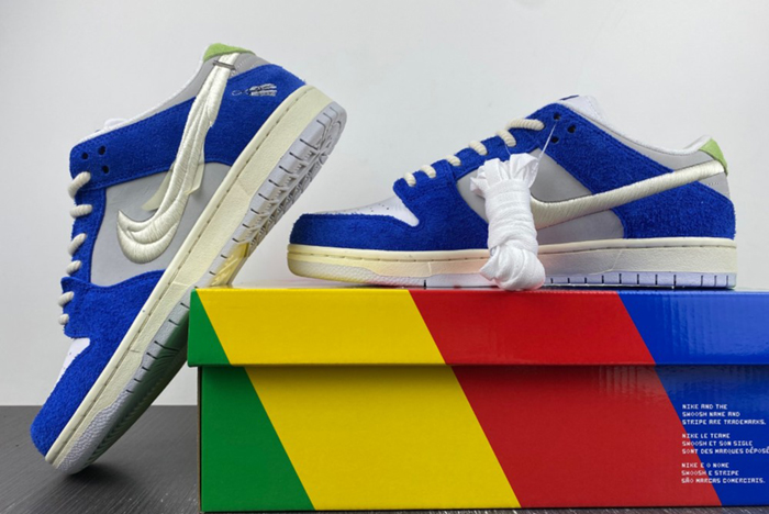 Fly Streetwear x Nike SB Dunk Low DQ5130-400