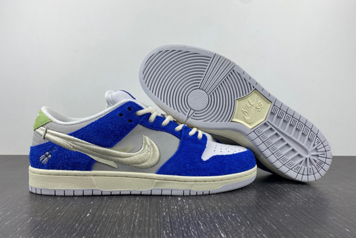 Fly Streetwear x Nike SB Dunk Low DQ5130-400