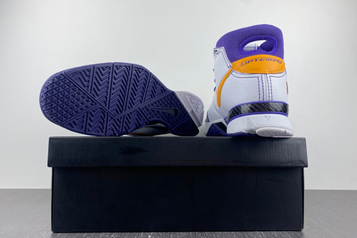 Undefeated x Nike Kobe 1 ZK1 AQ2728-101