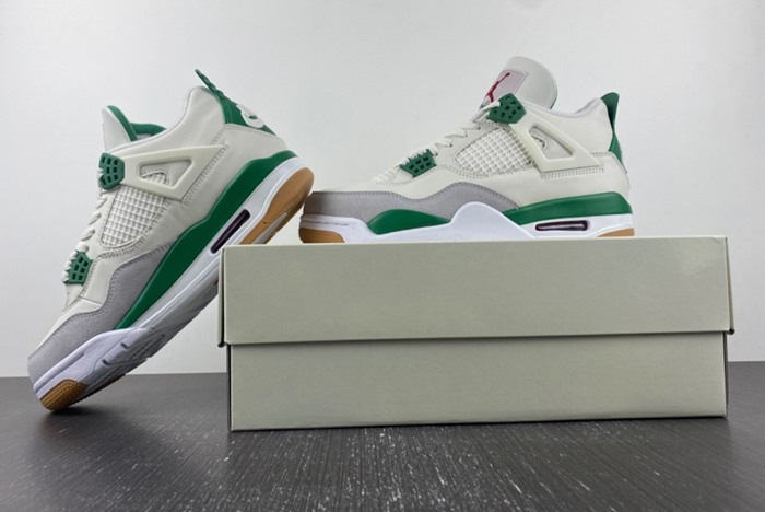 Nike SB x Air Jordan 4 ‘Pine Green’ DR5415-103