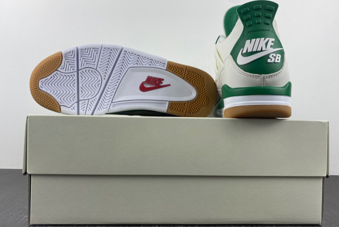Nike SB x Air Jordan 4 ‘Pine Green’ DR5415-103