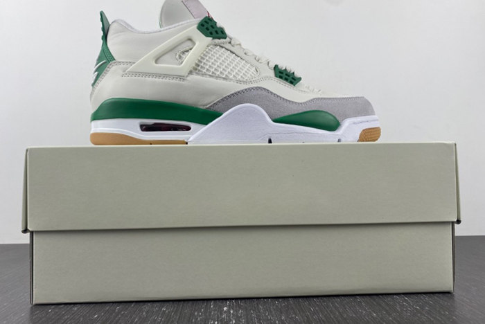 Nike SB x Air Jordan 4 ‘Pine Green’ DR5415-103